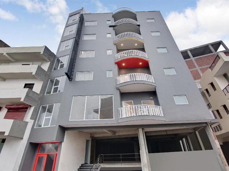 Townhouse Sector 49 Near Logix City Centre ノイダ エクステリア 写真