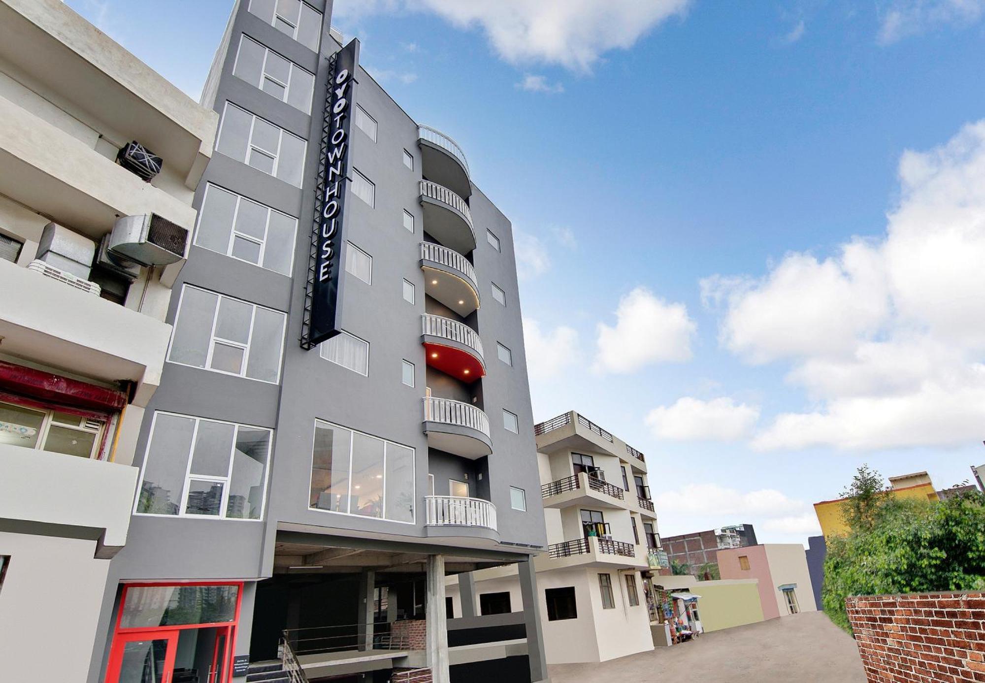Townhouse Sector 49 Near Logix City Centre ノイダ エクステリア 写真