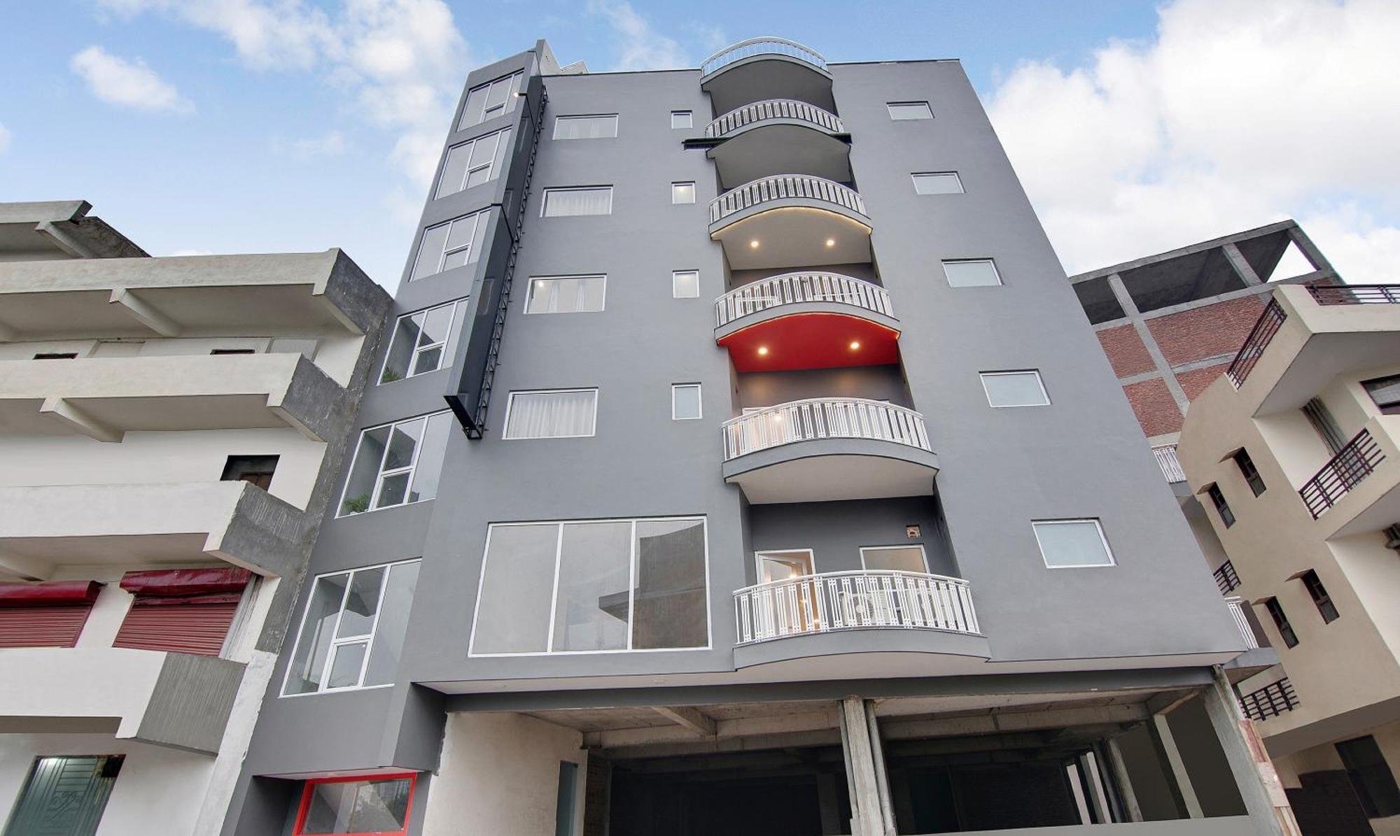 Townhouse Sector 49 Near Logix City Centre ノイダ エクステリア 写真