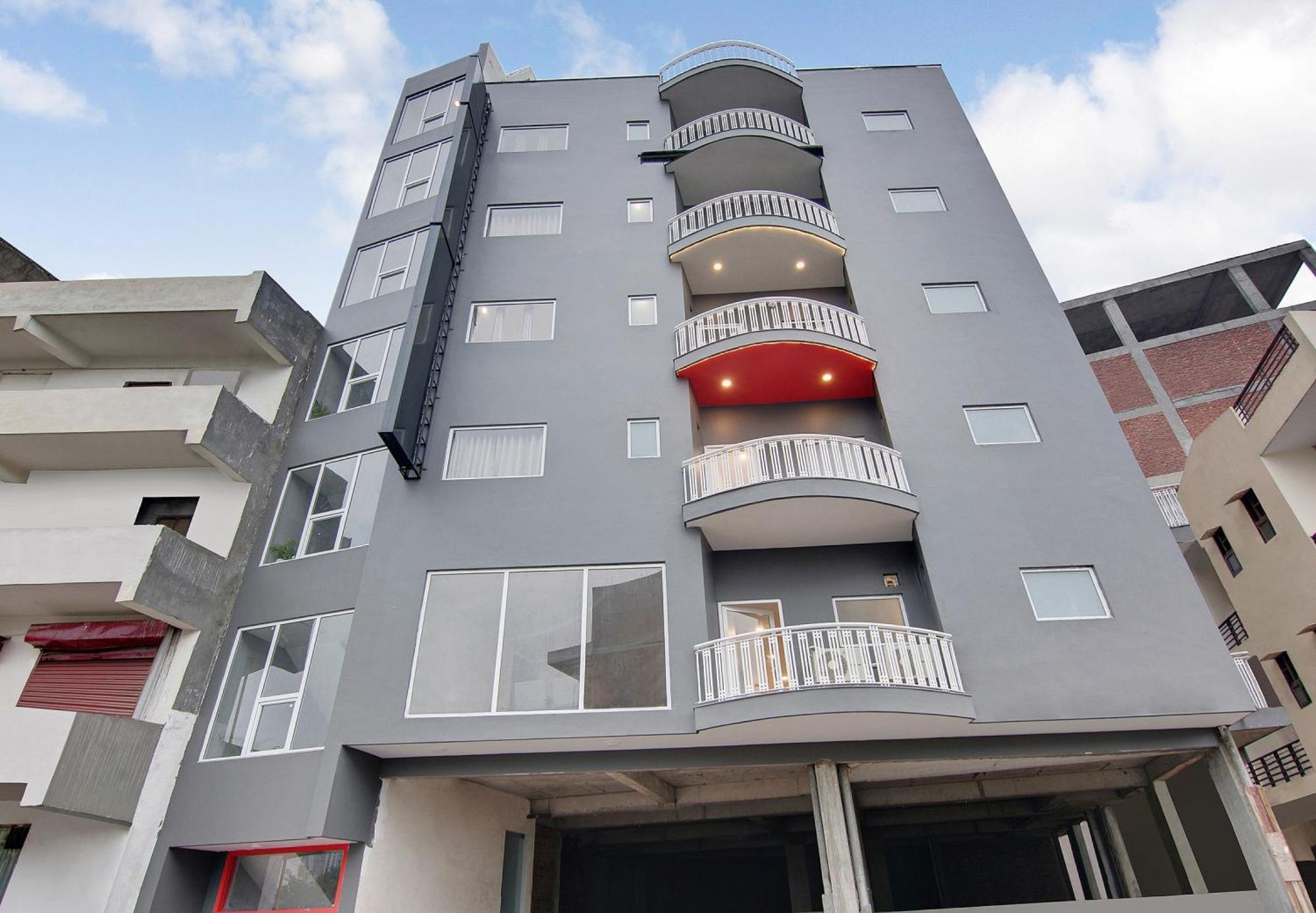 Townhouse Sector 49 Near Logix City Centre ノイダ エクステリア 写真