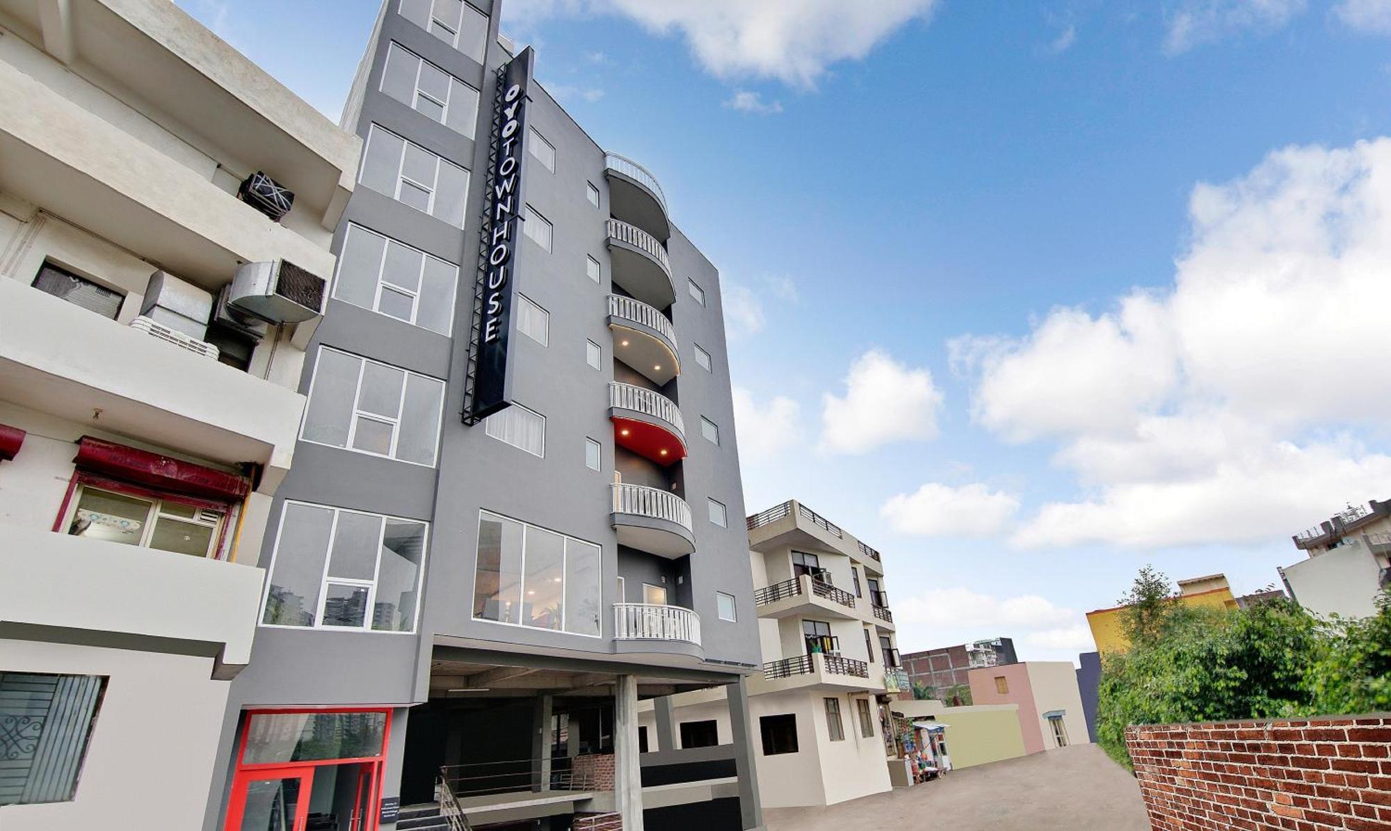 Townhouse Sector 49 Near Logix City Centre ノイダ エクステリア 写真