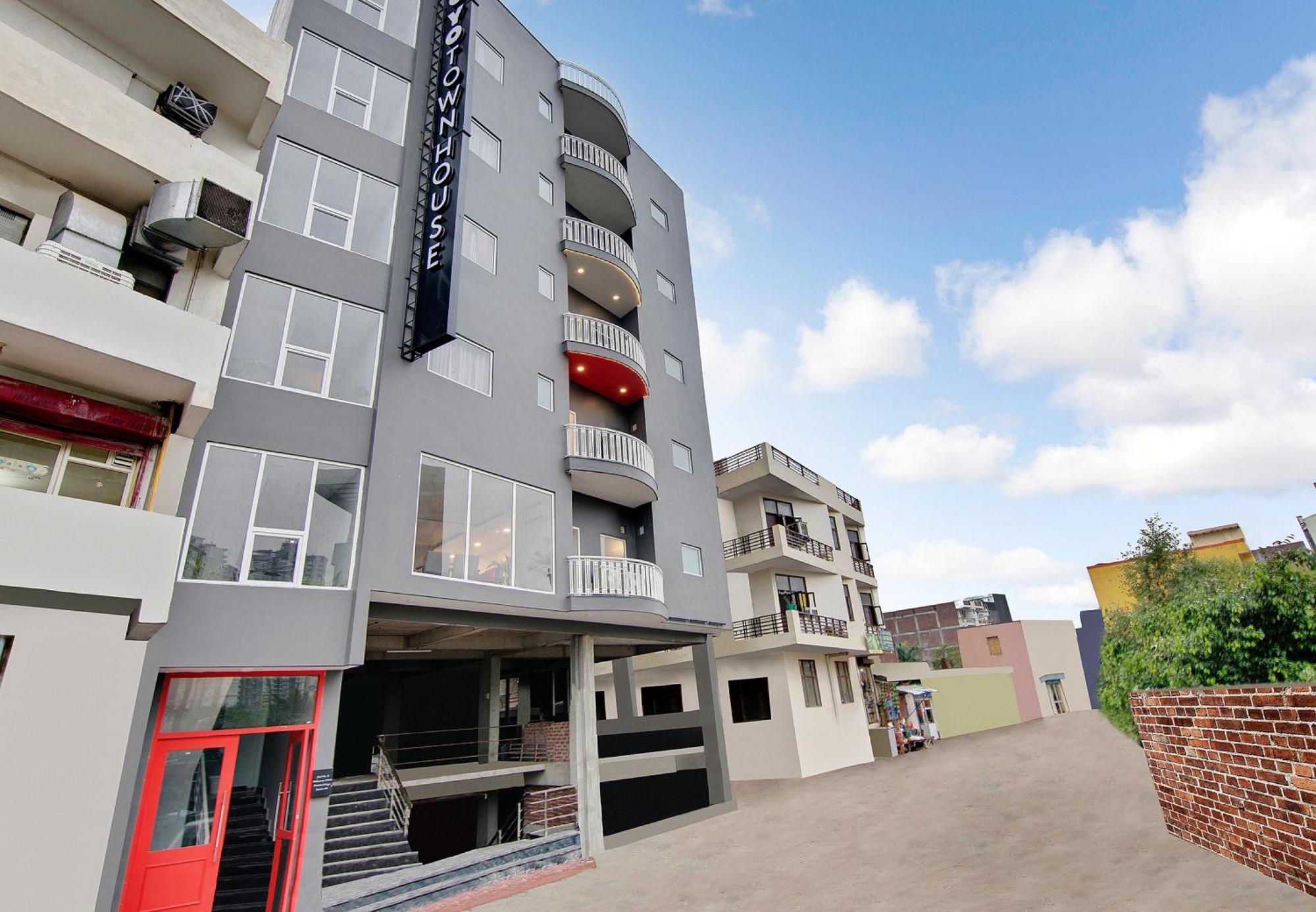 Townhouse Sector 49 Near Logix City Centre ノイダ エクステリア 写真
