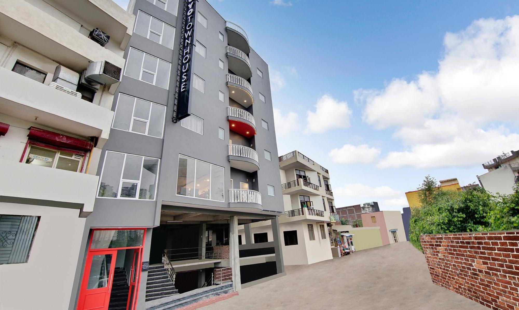 Townhouse Sector 49 Near Logix City Centre ノイダ エクステリア 写真